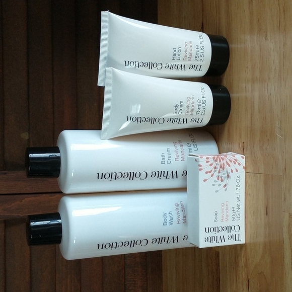 The White Collection Hand Care Kit Reviving Mandarin - Picture 1 of 8